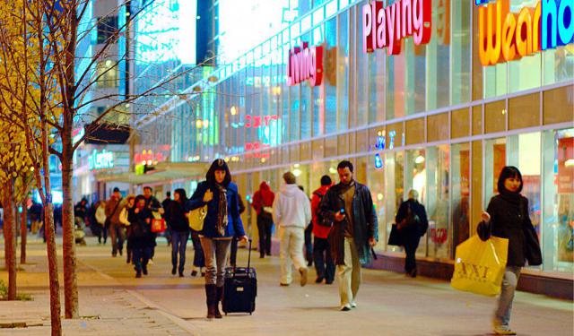 Toronto shopping-things to do in Toronto for young adults