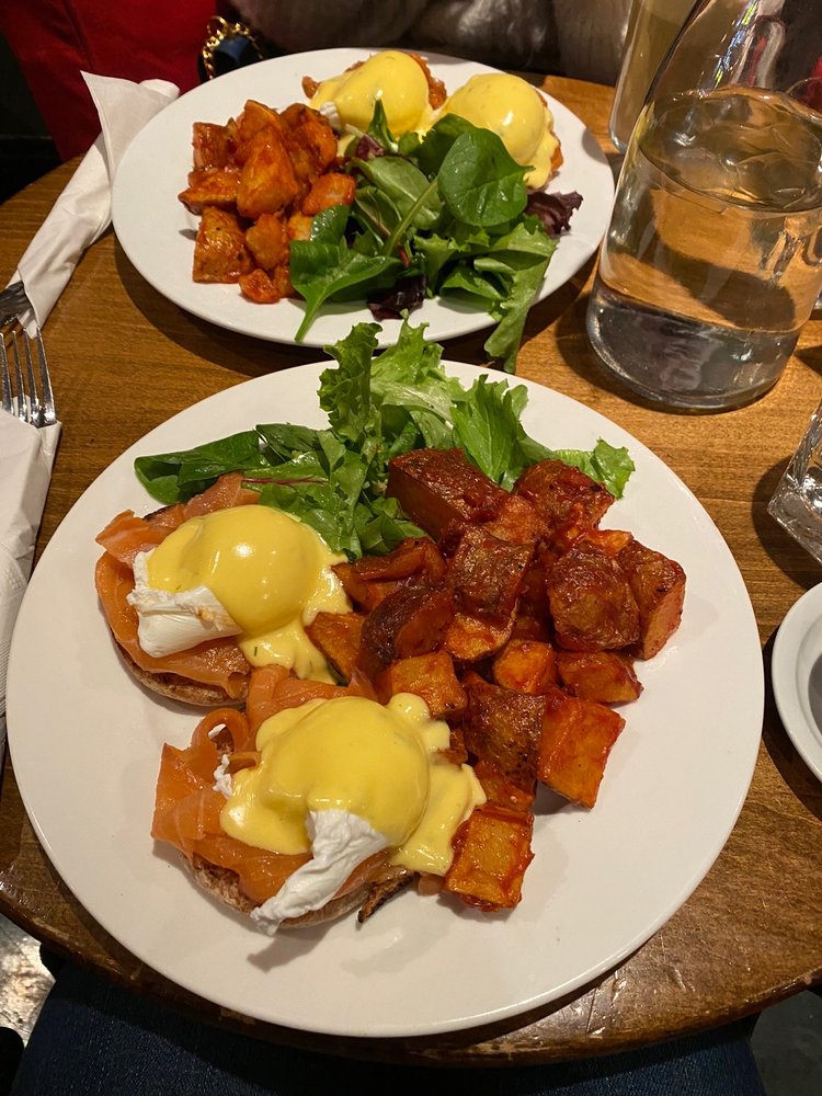 Insomnia Restaurant and Lounge egg benedicts Insomnia Restaurant and Lounge egg benedicts
