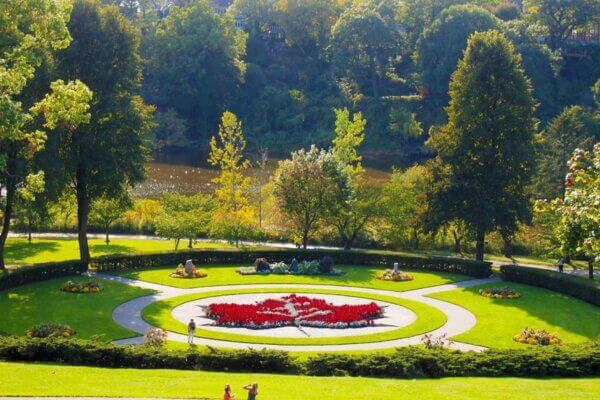 What are the largest parks in Toronto? 5 of the biggest parks in Toronto largest parks in Toronto