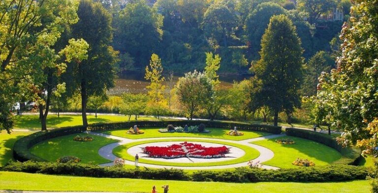 the largest parks in Toronto
